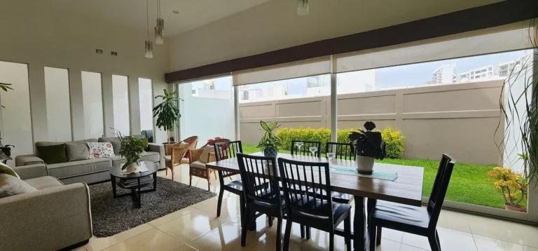 CASA EN VENTA EN CAÑADAS DEL LAGO CON DOBLES ALTURAS Y SALA DE TV