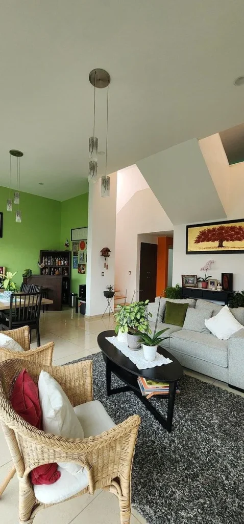 CASA EN VENTA EN CAÑADAS DEL LAGO CON DOBLES ALTURAS Y SALA DE TV