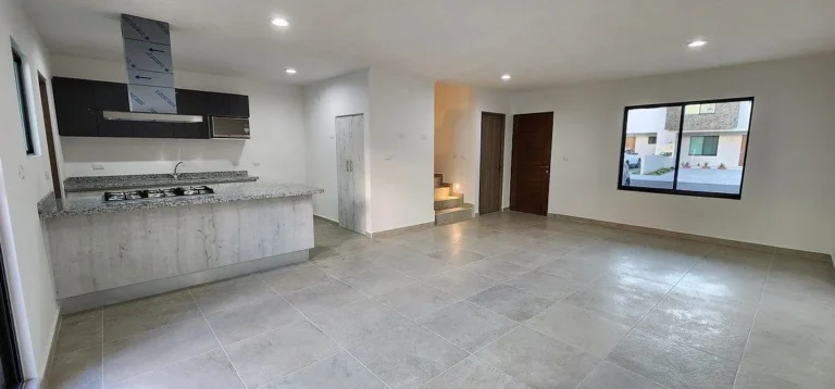 CASA EN RENTA EN LA VISTA CON BAÑO EN CADA RECAMARA Y GRAN JARDÍN