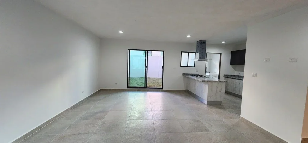 CASA EN RENTA EN LA VISTA CON BAÑO EN CADA RECAMARA Y GRAN JARDÍN