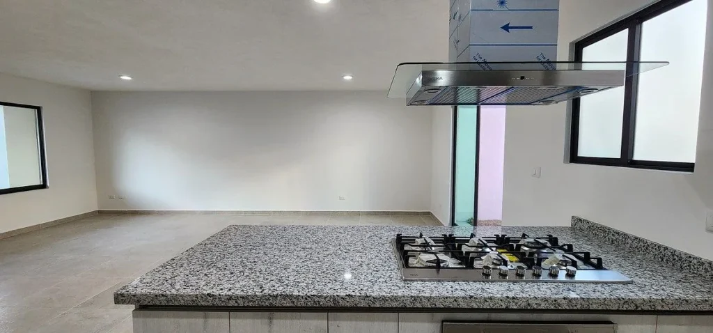 CASA EN RENTA EN LA VISTA CON BAÑO EN CADA RECAMARA Y GRAN JARDÍN