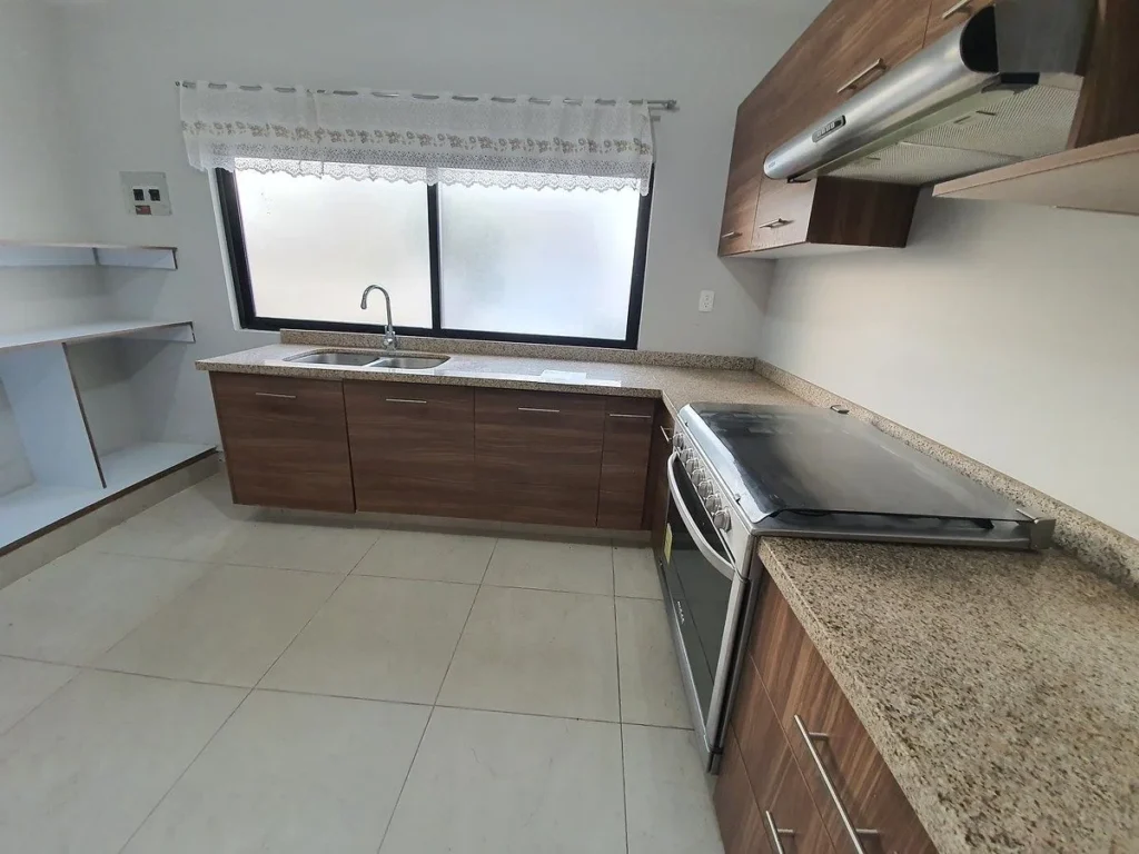 CASAS EN RENTA EN ZIBATA EN CONDOMINIO CON SEGURIDAD