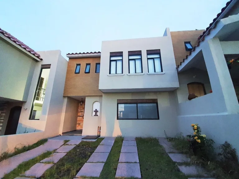 CASAS EN RENTA EN ZIBATA EN CONDOMINIO CON SEGURIDAD