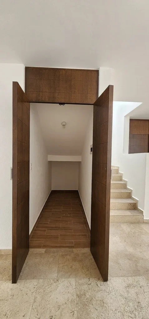CASA EN RENTA EN JURIQUILLA CON RECAMARA EN PLANTA BAJA