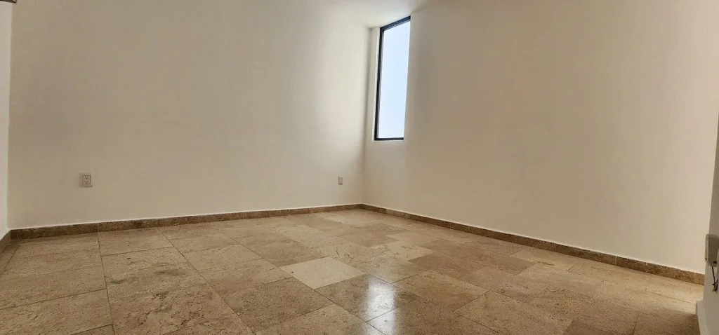 CASA EN RENTA EN JURIQUILLA CON RECAMARA EN PLANTA BAJA