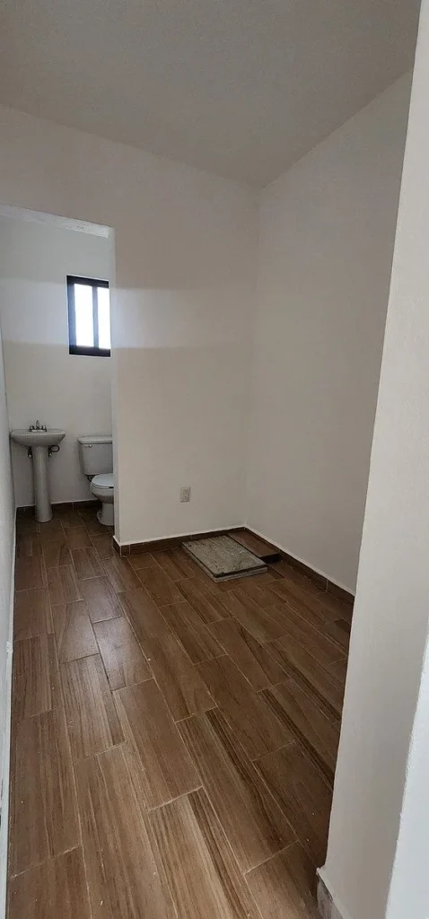 CASA EN RENTA EN JURIQUILLA CON RECAMARA EN PLANTA BAJA