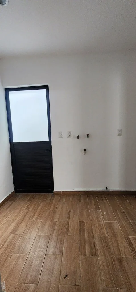 CASA EN RENTA EN JURIQUILLA CON RECAMARA EN PLANTA BAJA