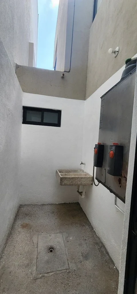 CASA EN RENTA EN JURIQUILLA CON RECAMARA EN PLANTA BAJA