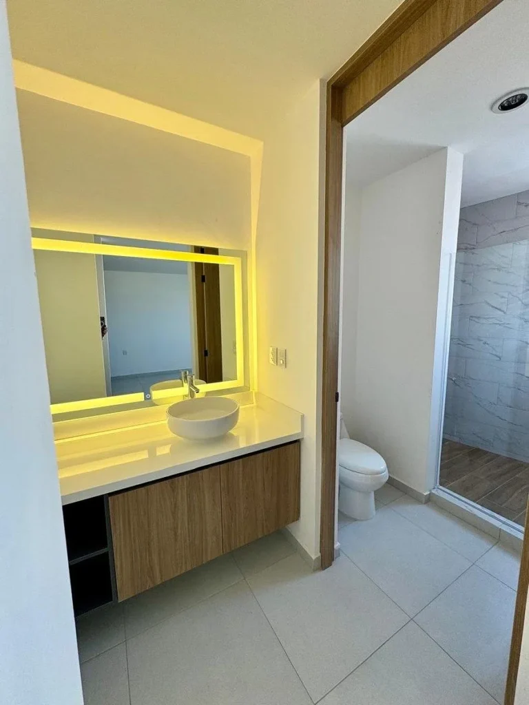 Casa en venta en esquina en Lomas de Juriquilla recámara en planta baja
