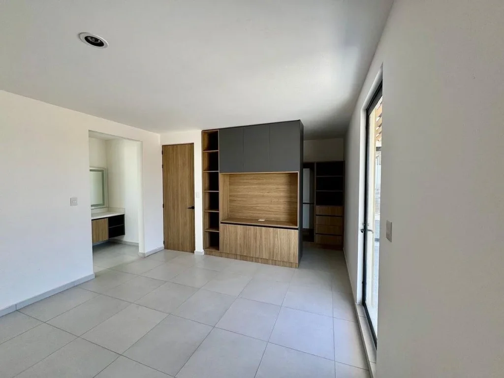 Casa en venta en esquina en Lomas de Juriquilla recámara en planta baja