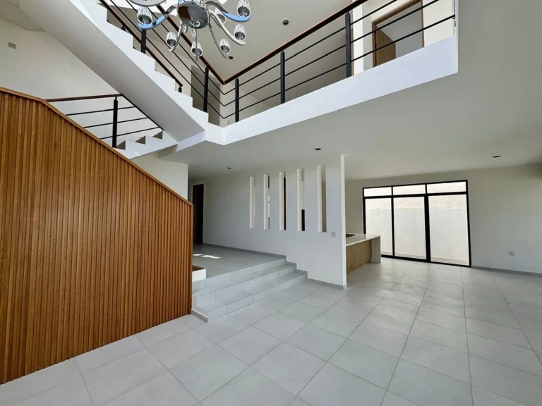 Casa en venta en esquina en Lomas de Juriquilla recámara en planta baja