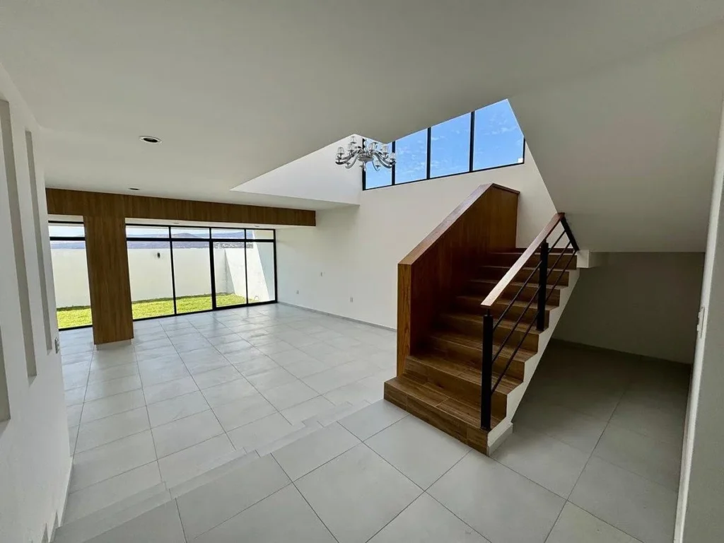 Casa en venta en esquina en Lomas de Juriquilla recámara en planta baja
