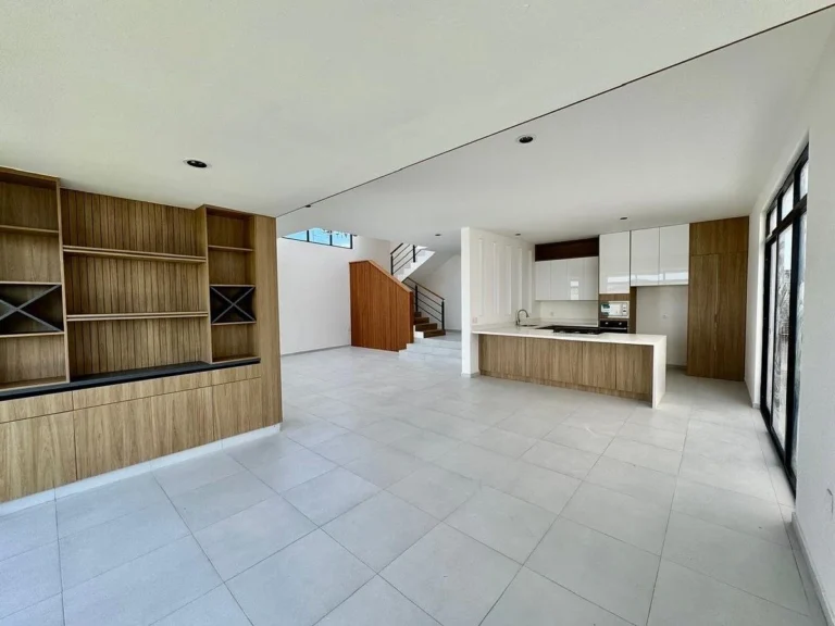 Casa en venta en esquina en Lomas de Juriquilla recámara en planta baja