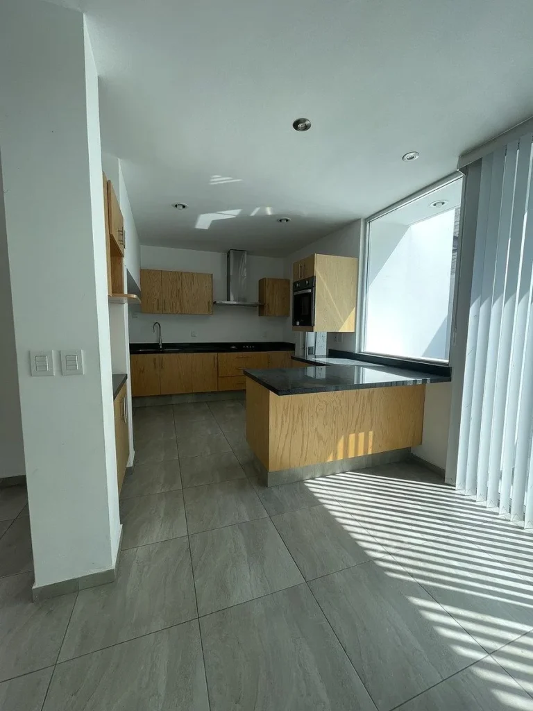 CASA EN RENTA EN ZIBATA