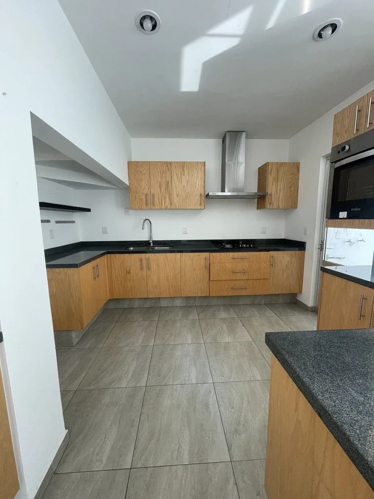 CASA EN RENTA EN ZIBATA
