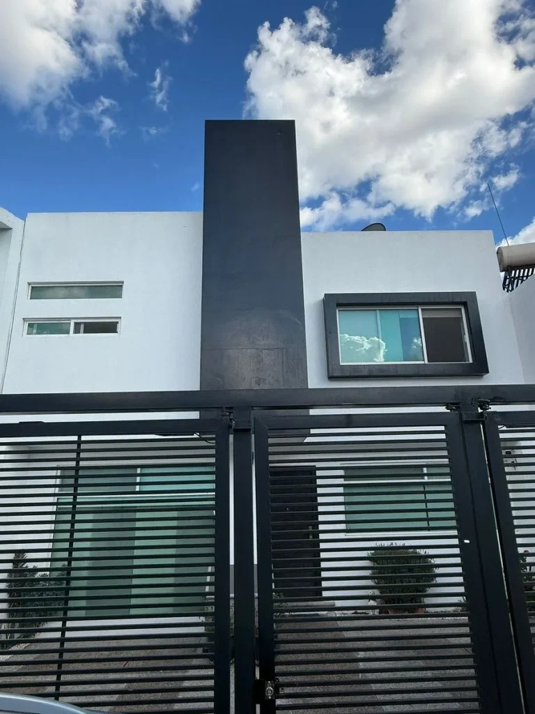 CASA DE AUTOR EN VENTA EN MILENIO III