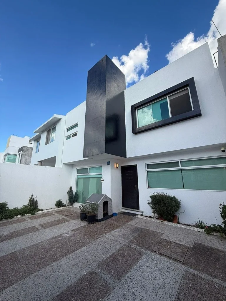 CASA DE AUTOR EN VENTA EN MILENIO III