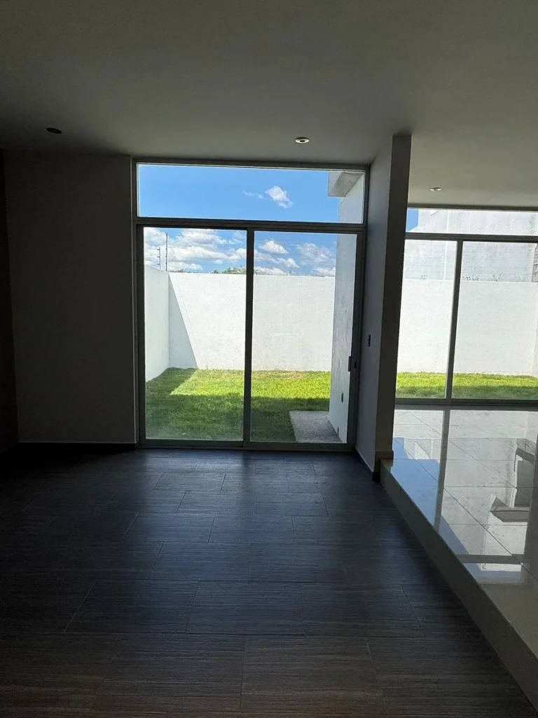 REDUCCION DE PRECIO ¡¡ VENDO CASA IMPECABLE !!! LOMAS DE JURIQUILLA