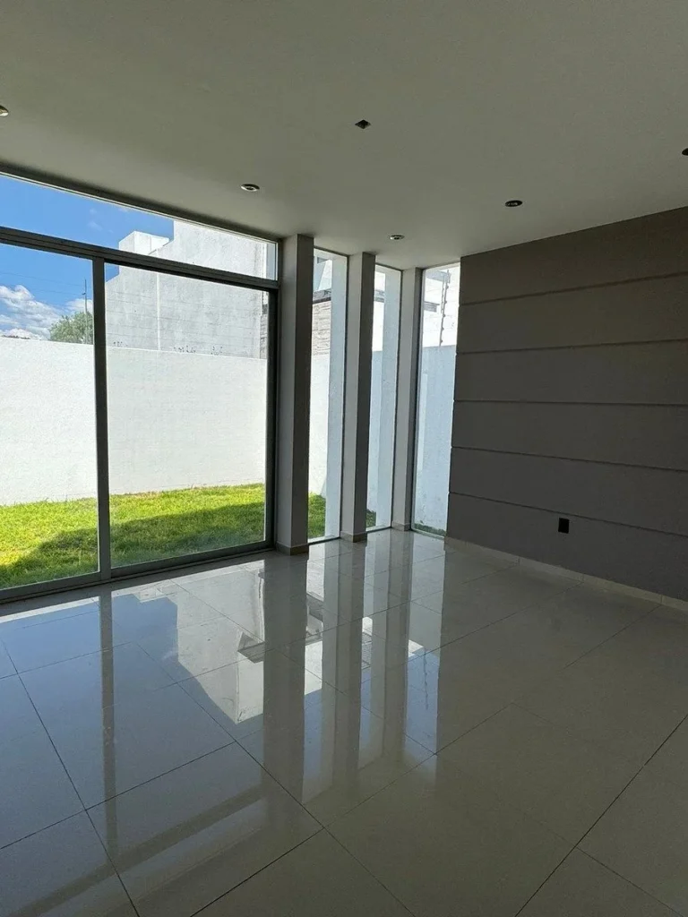 REDUCCION DE PRECIO ¡¡ VENDO CASA IMPECABLE !!! LOMAS DE JURIQUILLA