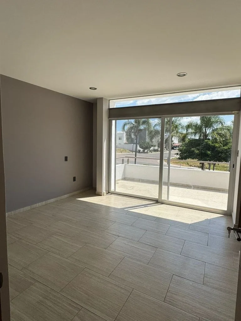 REDUCCION DE PRECIO ¡¡ VENDO CASA IMPECABLE !!! LOMAS DE JURIQUILLA