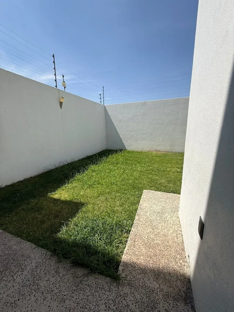 REDUCCION DE PRECIO ¡¡ VENDO CASA IMPECABLE !!! LOMAS DE JURIQUILLA