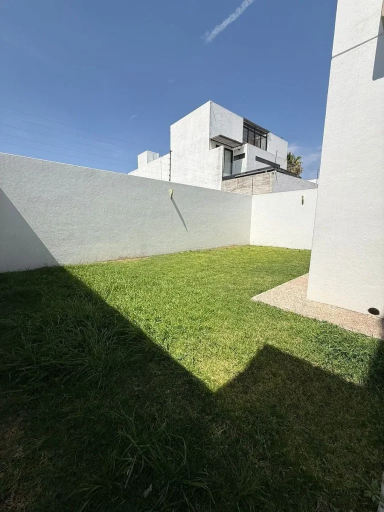 REDUCCION DE PRECIO ¡¡ VENDO CASA IMPECABLE !!! LOMAS DE JURIQUILLA