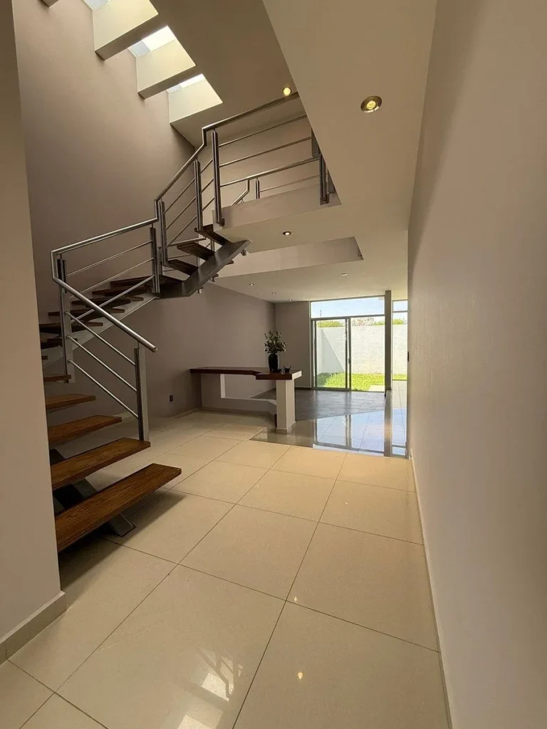 REDUCCION DE PRECIO ¡¡ VENDO CASA IMPECABLE !!! LOMAS DE JURIQUILLA