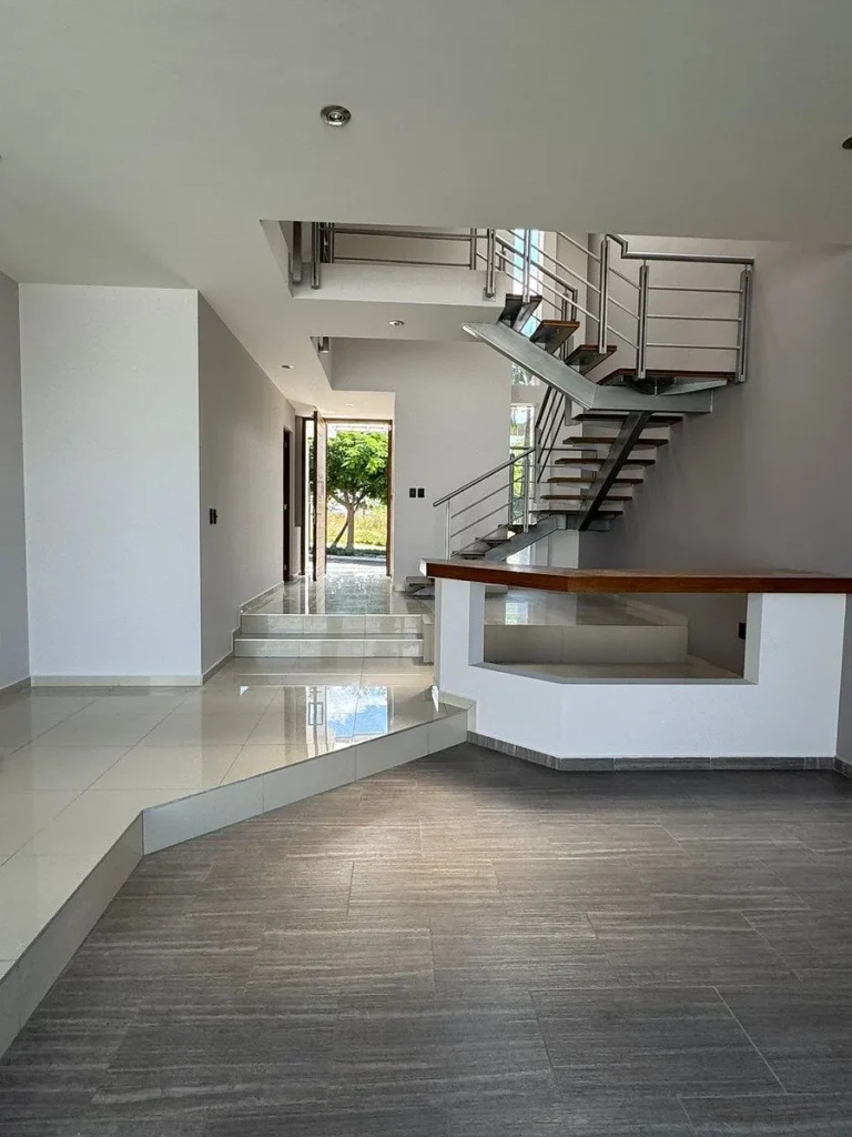 REDUCCION DE PRECIO ¡¡ VENDO CASA IMPECABLE !!! LOMAS DE JURIQUILLA