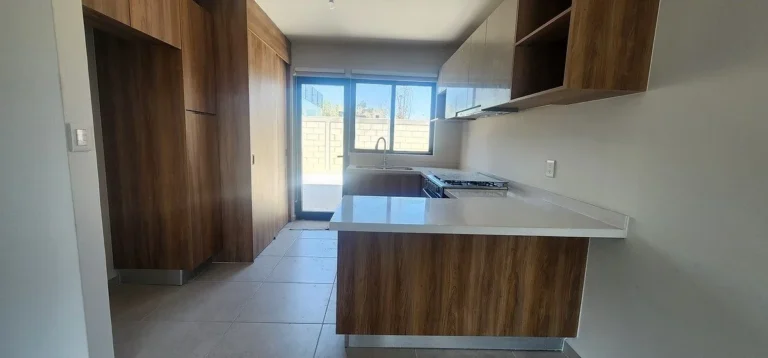 CASA EN ESQUINA NUEVA A ESTRENAR