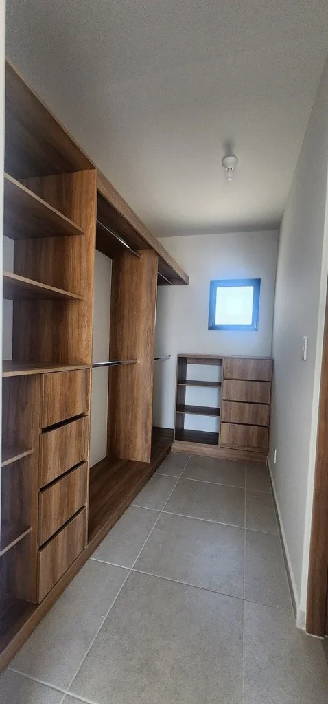 CASA EN ESQUINA NUEVA A ESTRENAR