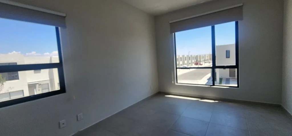 CASA EN ESQUINA NUEVA A ESTRENAR
