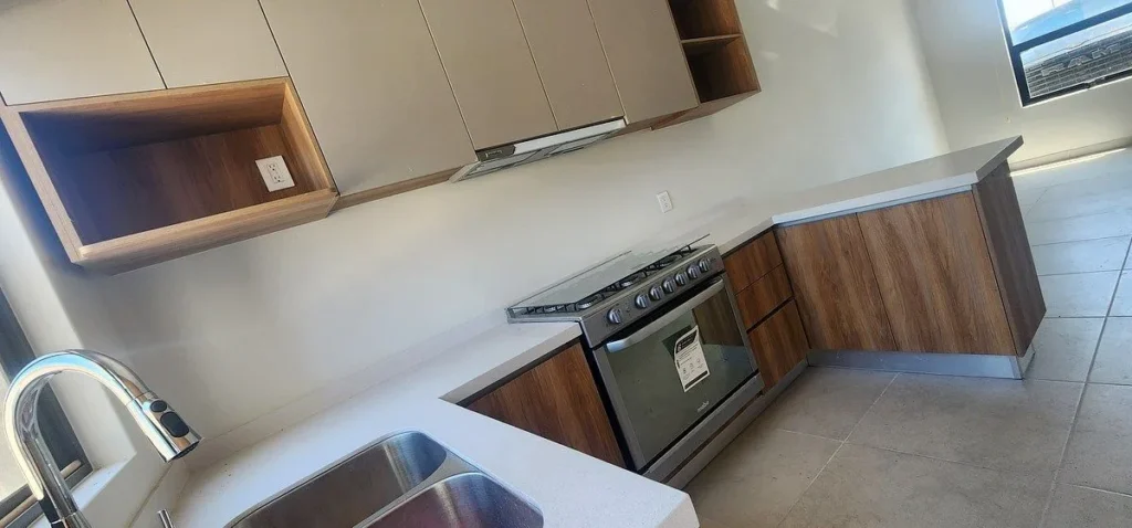 CASA EN ESQUINA NUEVA A ESTRENAR