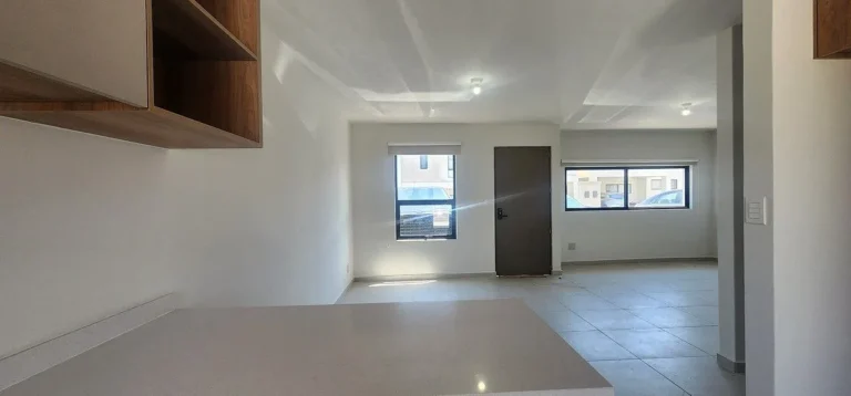 CASA EN ESQUINA NUEVA A ESTRENAR