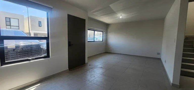 CASA EN ESQUINA NUEVA A ESTRENAR