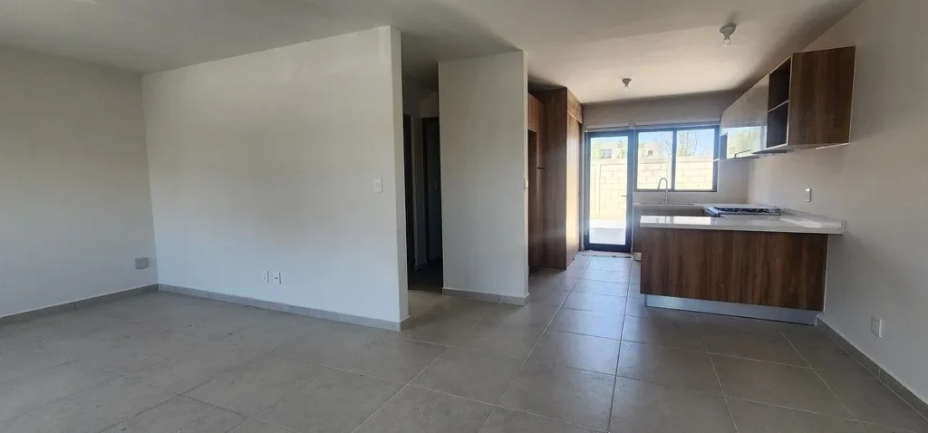 CASA EN ESQUINA NUEVA A ESTRENAR