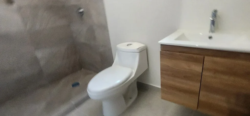 CASA EN ESQUINA NUEVA A ESTRENAR
