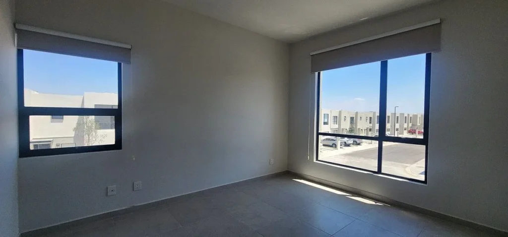 CASA EN ESQUINA NUEVA A ESTRENAR