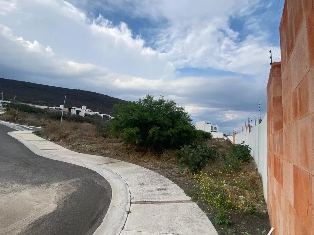 Terreno en esquina en Nuevo Refugio
