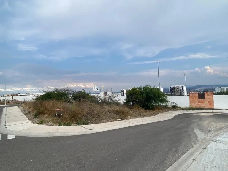 Terreno en esquina en Nuevo Refugio