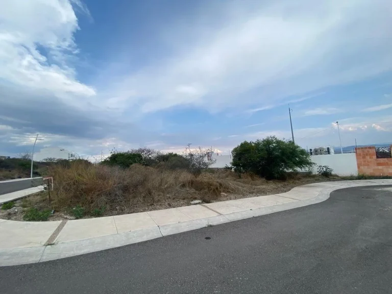 Terreno en esquina en Nuevo Refugio