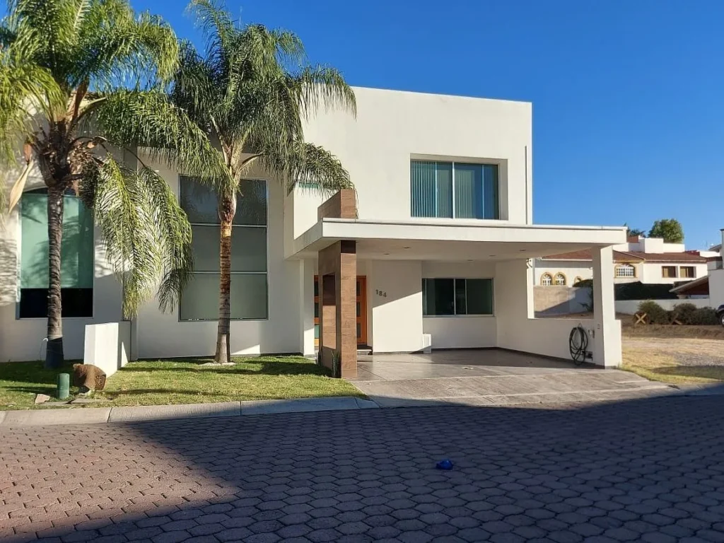 SE RENTA LINDA CASA ALAMOS 2DA SECCION