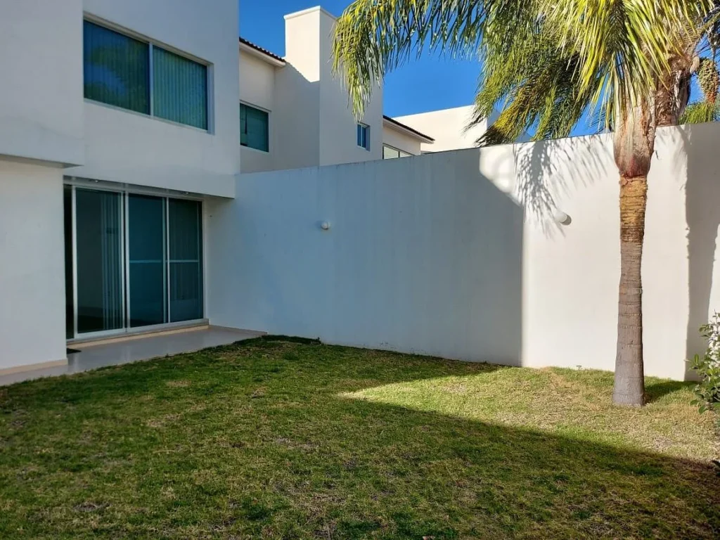 SE RENTA LINDA CASA ALAMOS 2DA SECCION