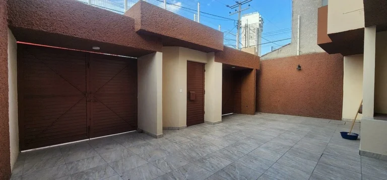 CASA EN VENTA EN EXCELENTE UBICACIÓN EN MANSIONES DEL VALLE