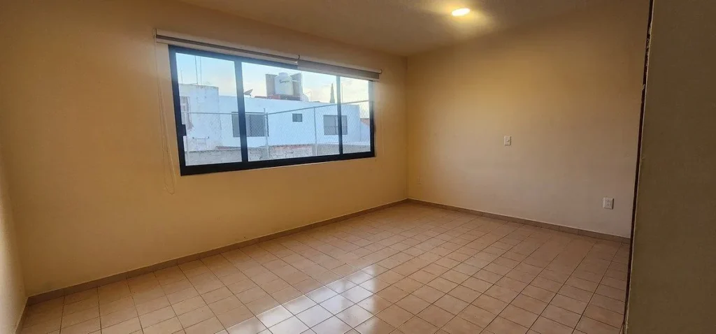 CASA EN VENTA EN EXCELENTE UBICACIÓN EN MANSIONES DEL VALLE