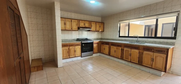CASA EN VENTA EN EXCELENTE UBICACIÓN EN MANSIONES DEL VALLE