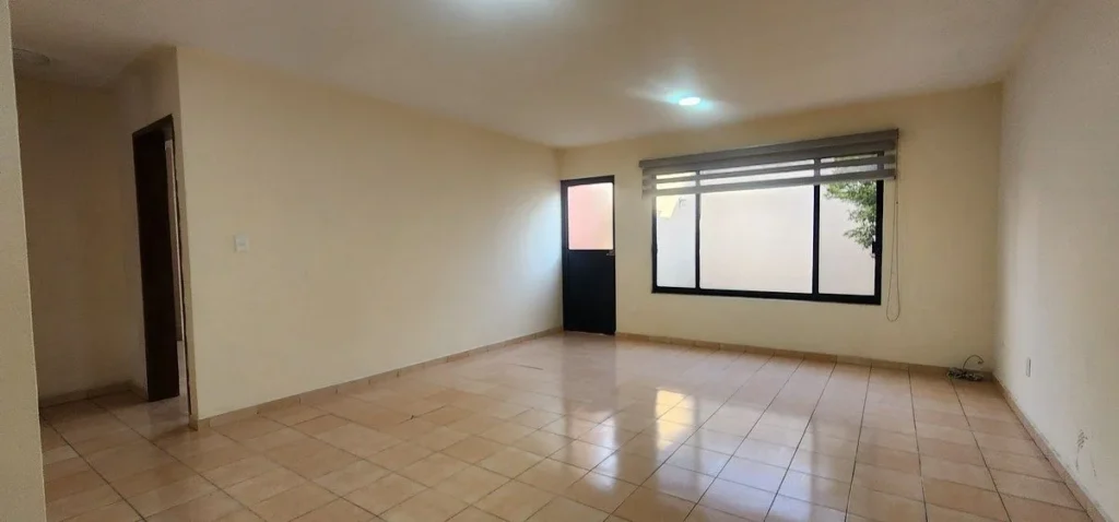 CASA EN VENTA EN EXCELENTE UBICACIÓN EN MANSIONES DEL VALLE