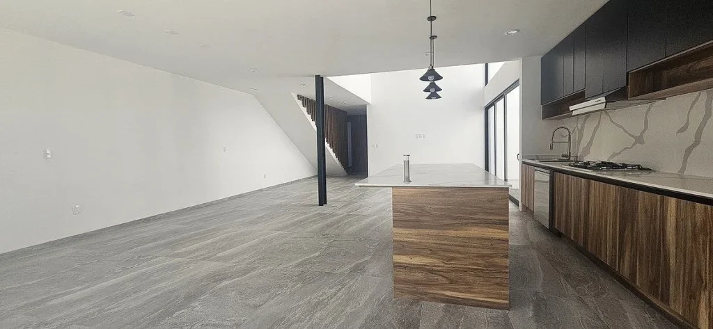 Casa en venta en Zibata con Alberca