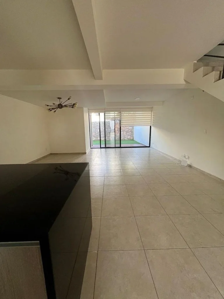 CASA EN RENTA EN ZIBATA