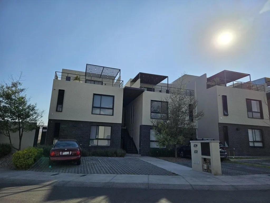 Departamento de 2 niveles en venta en Zakia