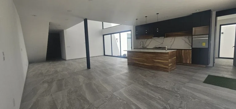 Casa en venta en Zibata con Alberca
